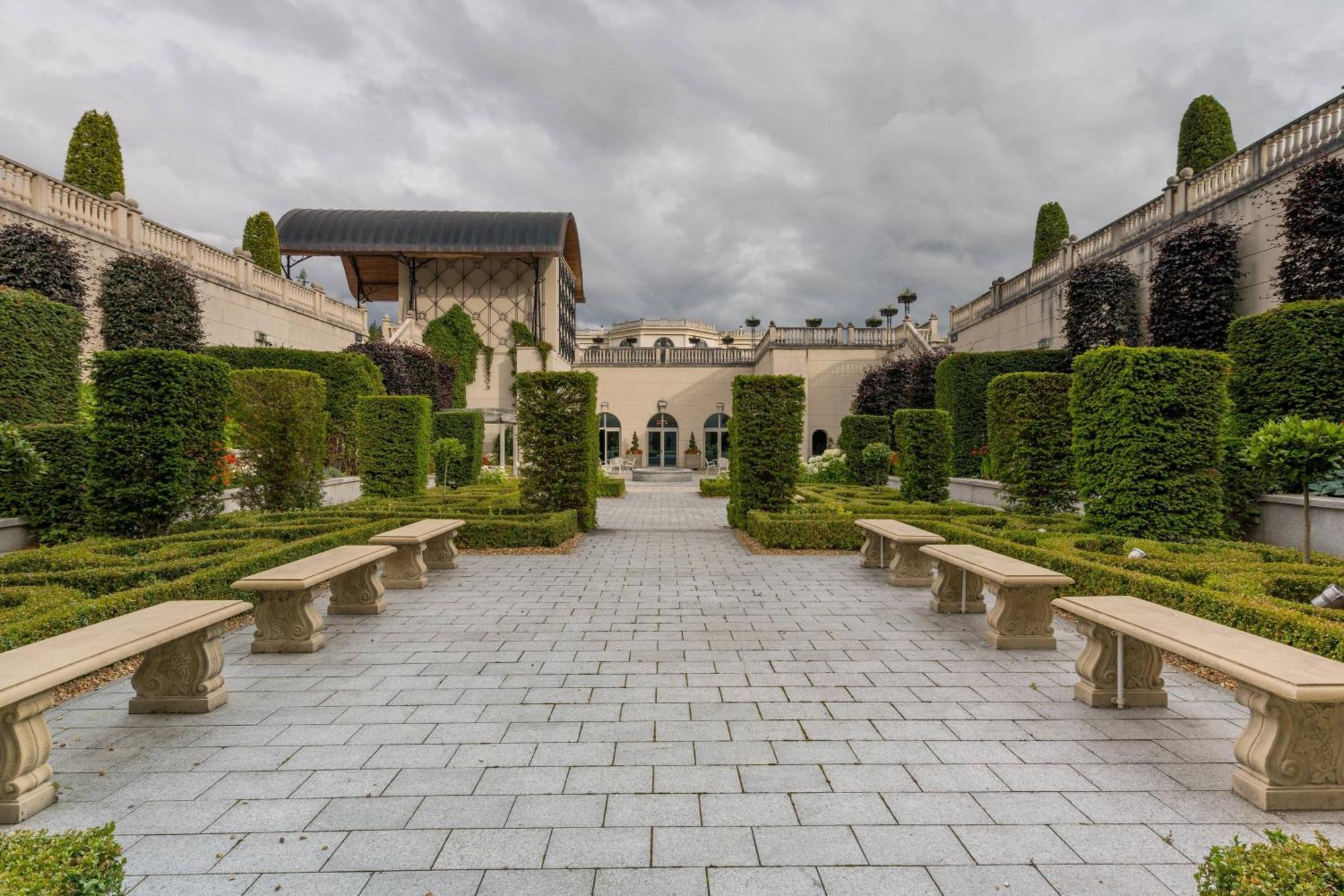 فندق باورسكورت، أوتوغراف كوليكشن® إنيسكري المظهر الخارجي الصورة The gardens of the Aga Khan Museum