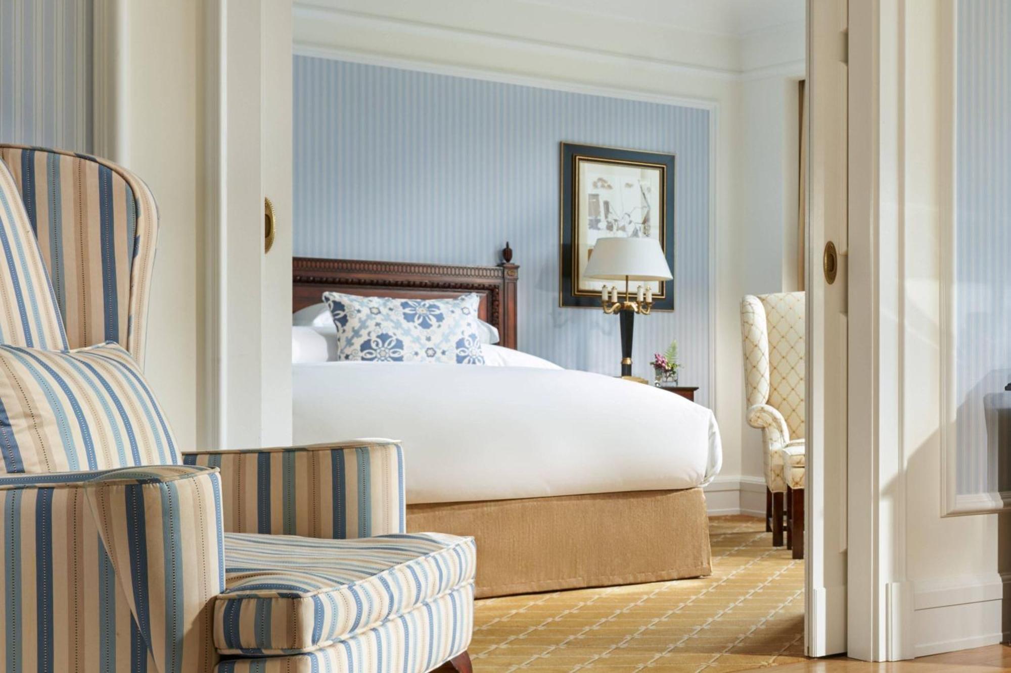 فندق باورسكورت، أوتوغراف كوليكشن® إنيسكري المظهر الخارجي الصورة A bedroom at the Ritz-Carlton, Boston