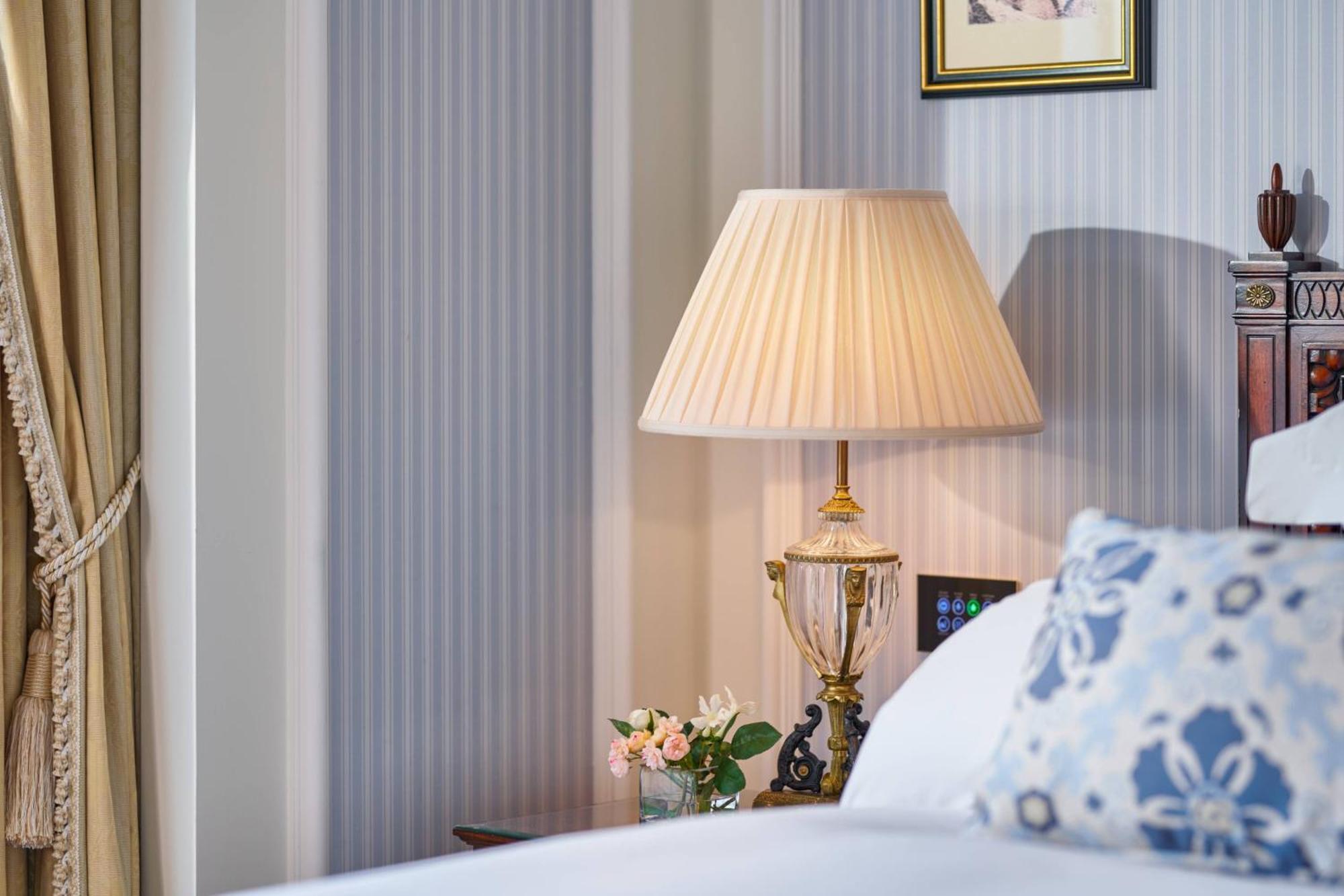 فندق باورسكورت، أوتوغراف كوليكشن® إنيسكري المظهر الخارجي الصورة A pleated lampshade