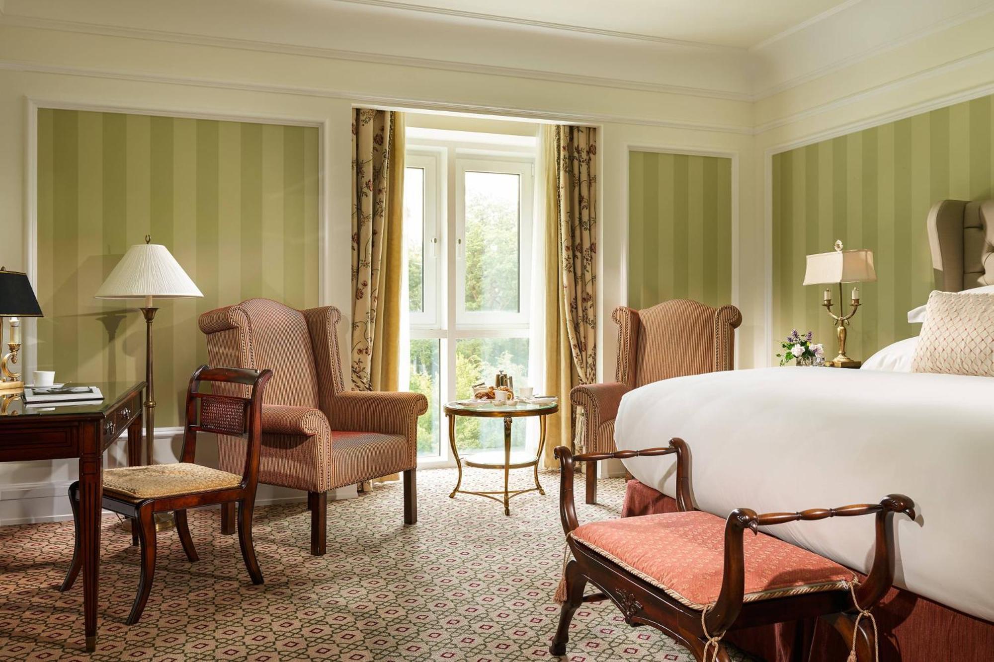 فندق باورسكورت، أوتوغراف كوليكشن® إنيسكري المظهر الخارجي الصورة A room at the Four Seasons Hotel