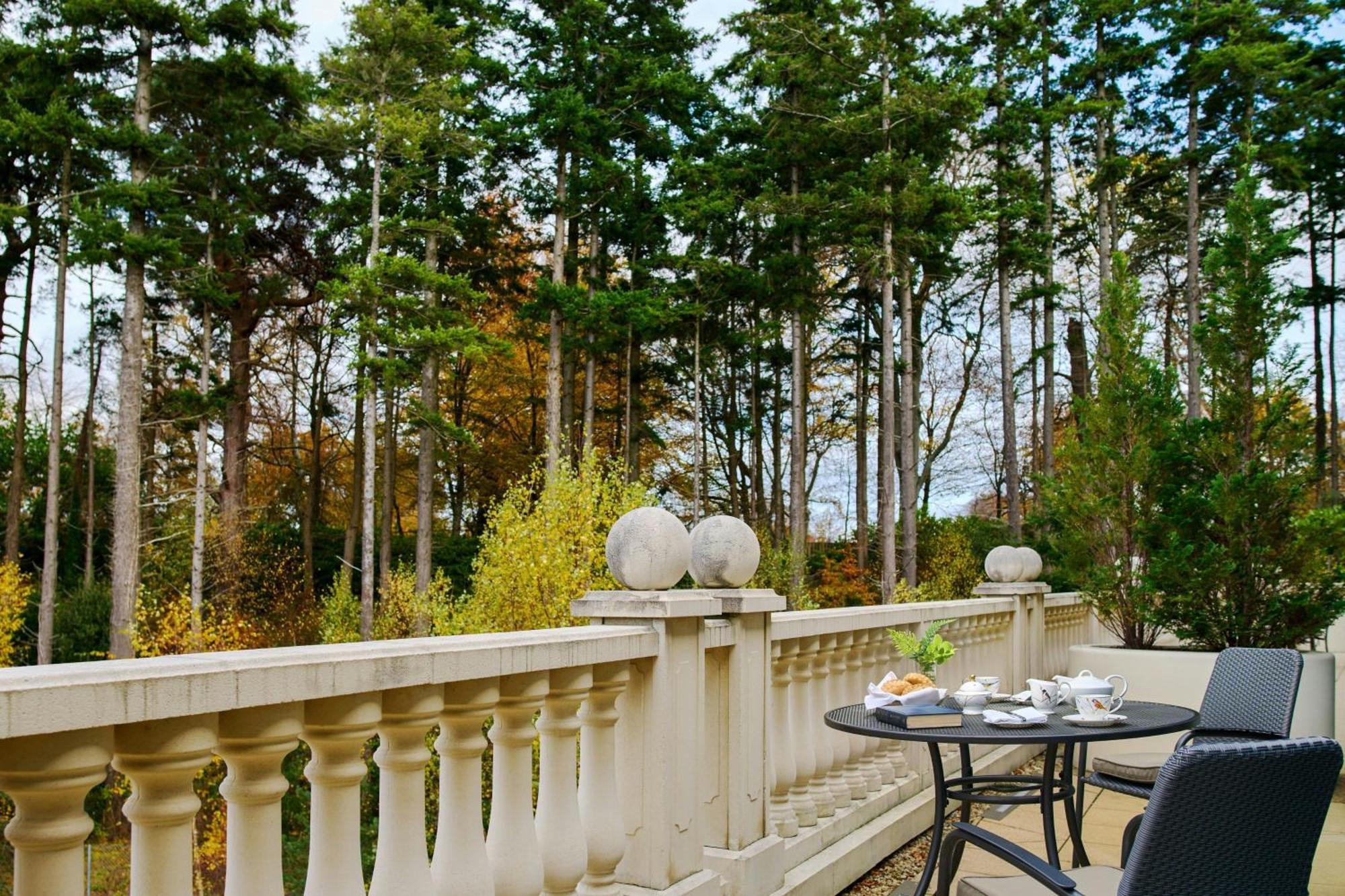 فندق باورسكورت، أوتوغراف كوليكشن® إنيسكري المظهر الخارجي الصورة The balcony of the presidential suite