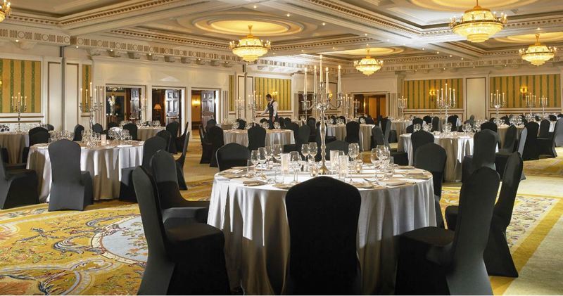 فندق باورسكورت، أوتوغراف كوليكشن® إنيسكري المظهر الخارجي الصورة The ballroom at the Taj Mahal Palace