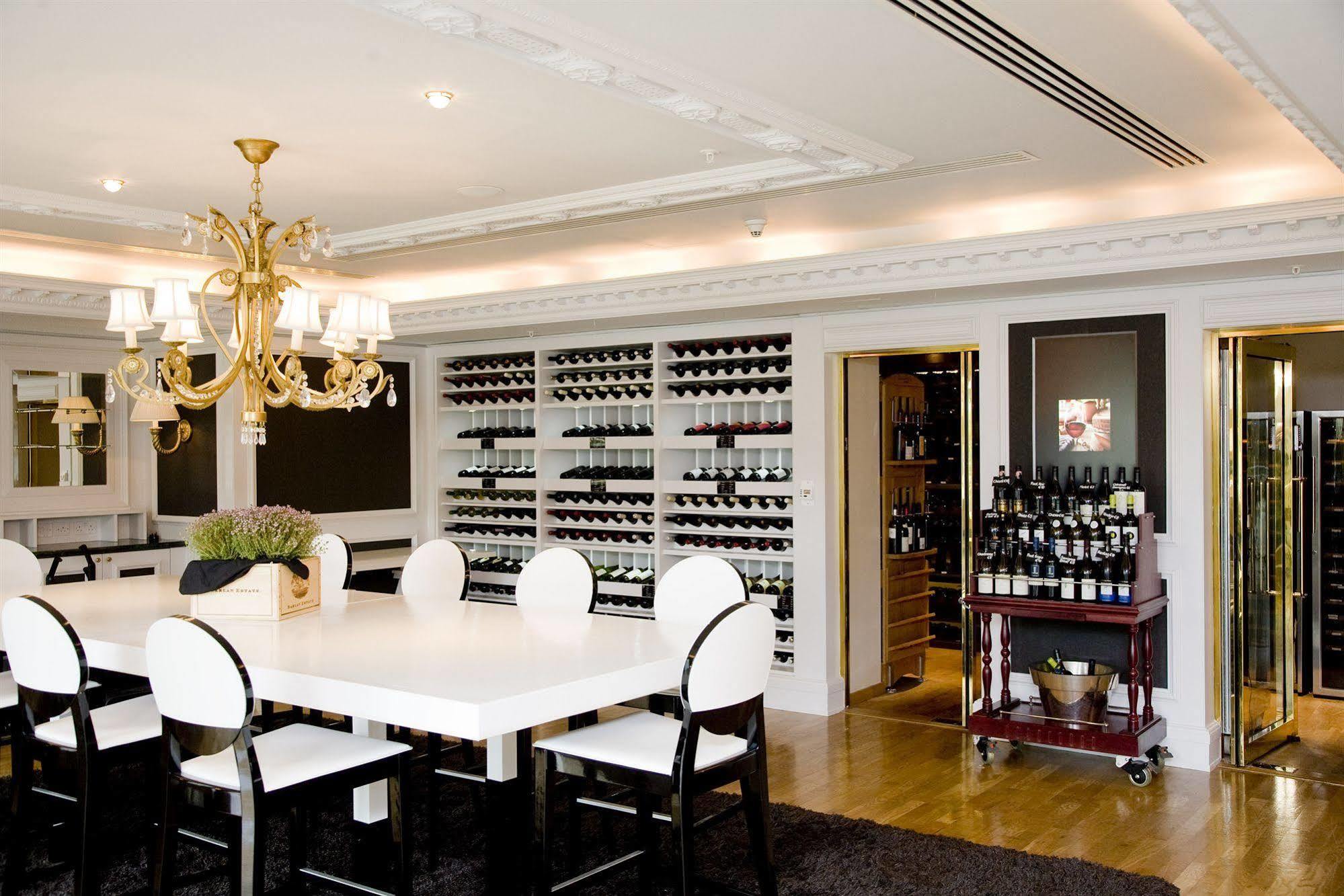 فندق باورسكورت، أوتوغراف كوليكشن® إنيسكري المظهر الخارجي الصورة Wine tasting room at the Wine Institute